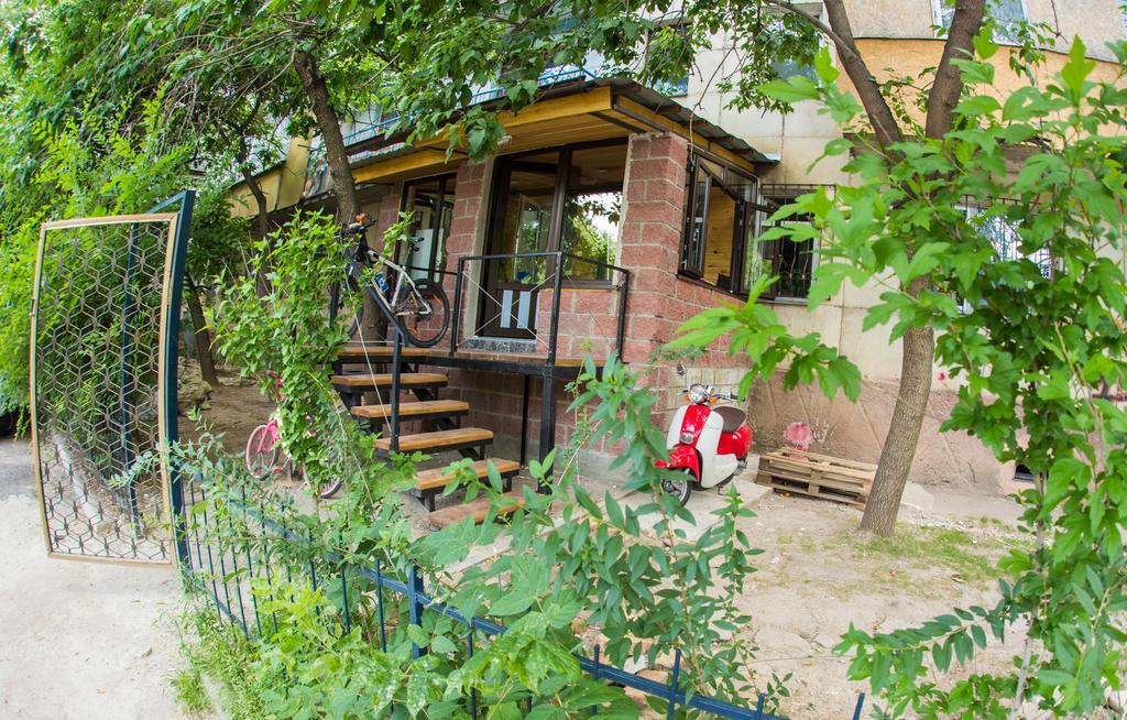 Hostel Loco Alma-Ata Rum bild