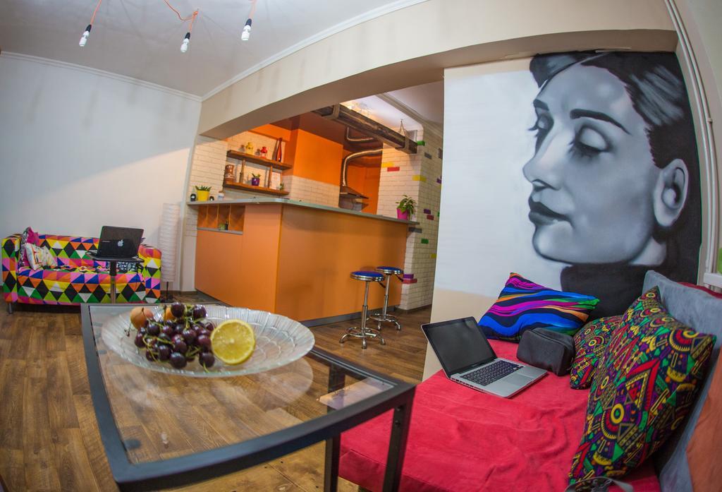 Hostel Loco Alma-Ata Exteriör bild