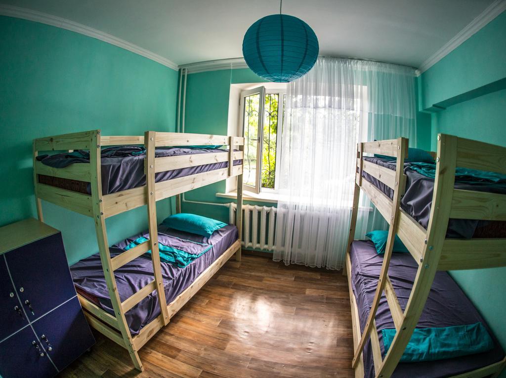 Hostel Loco Alma-Ata Rum bild