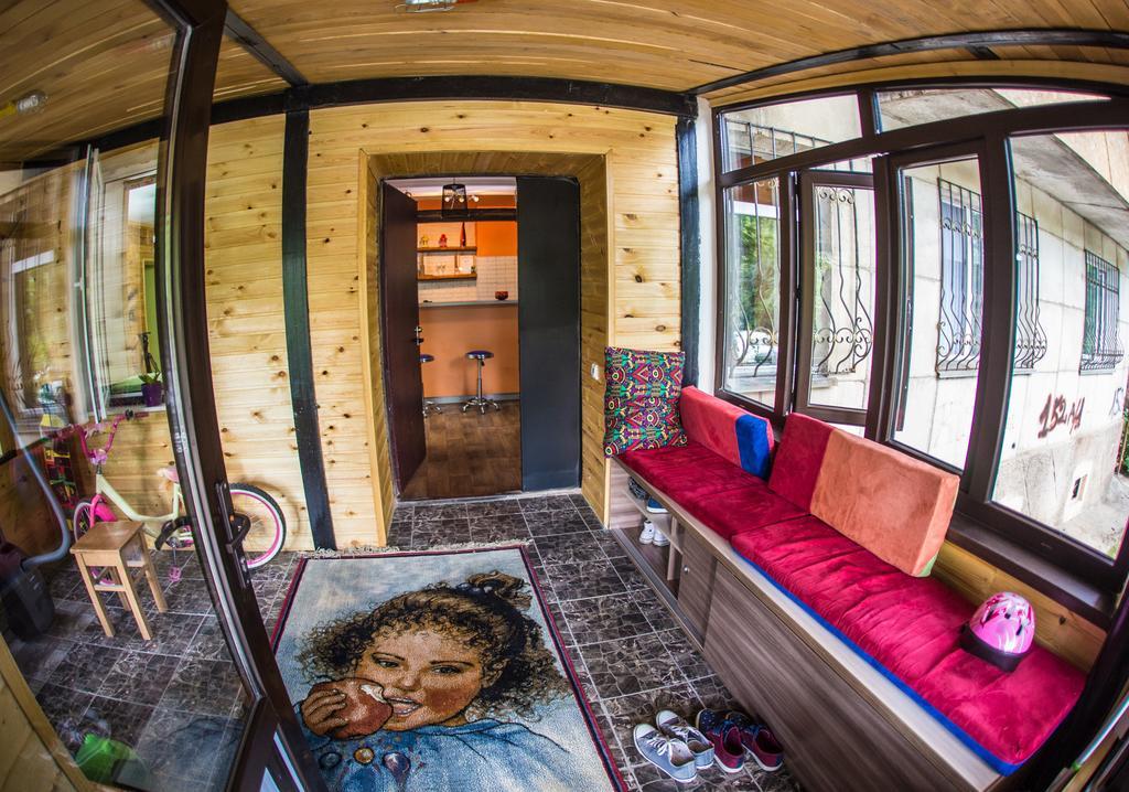 Hostel Loco Alma-Ata Exteriör bild