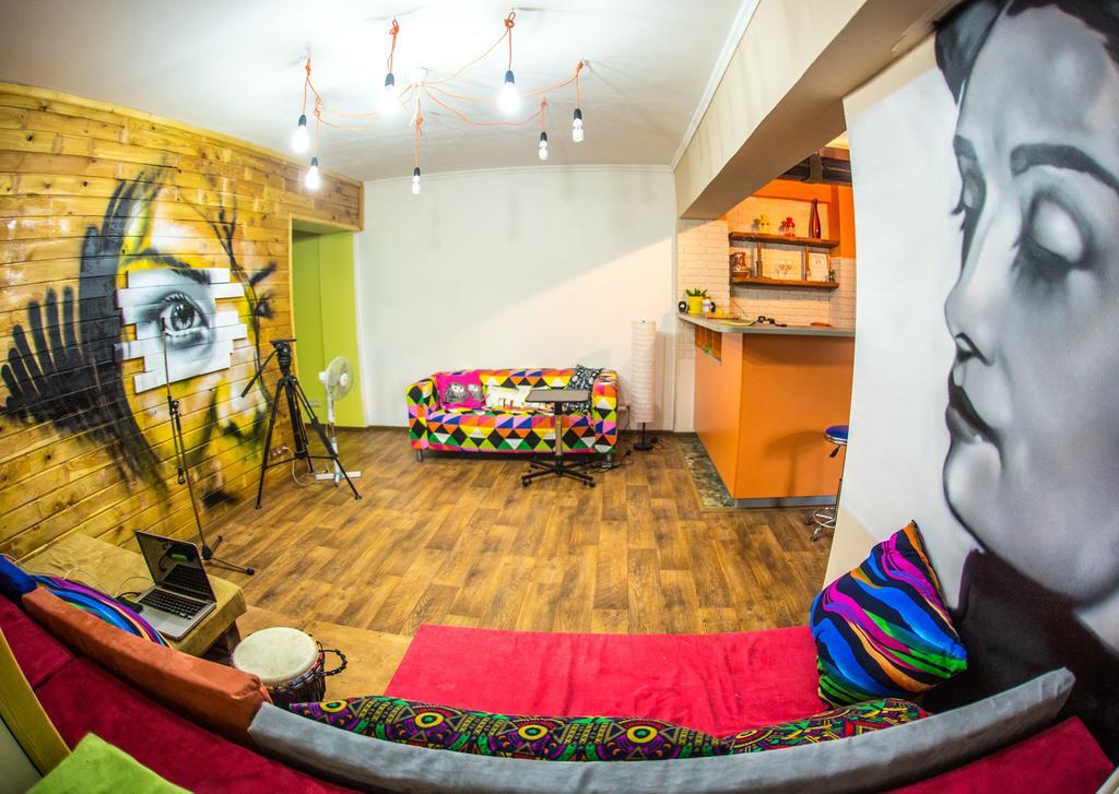 Hostel Loco Alma-Ata Exteriör bild
