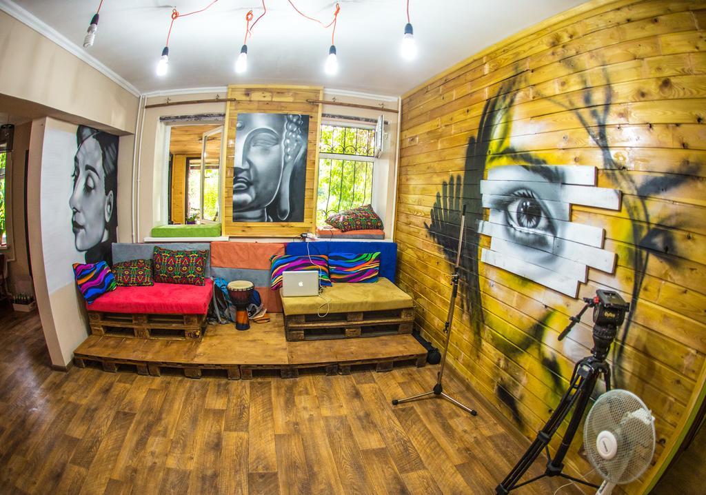 Hostel Loco Alma-Ata Exteriör bild