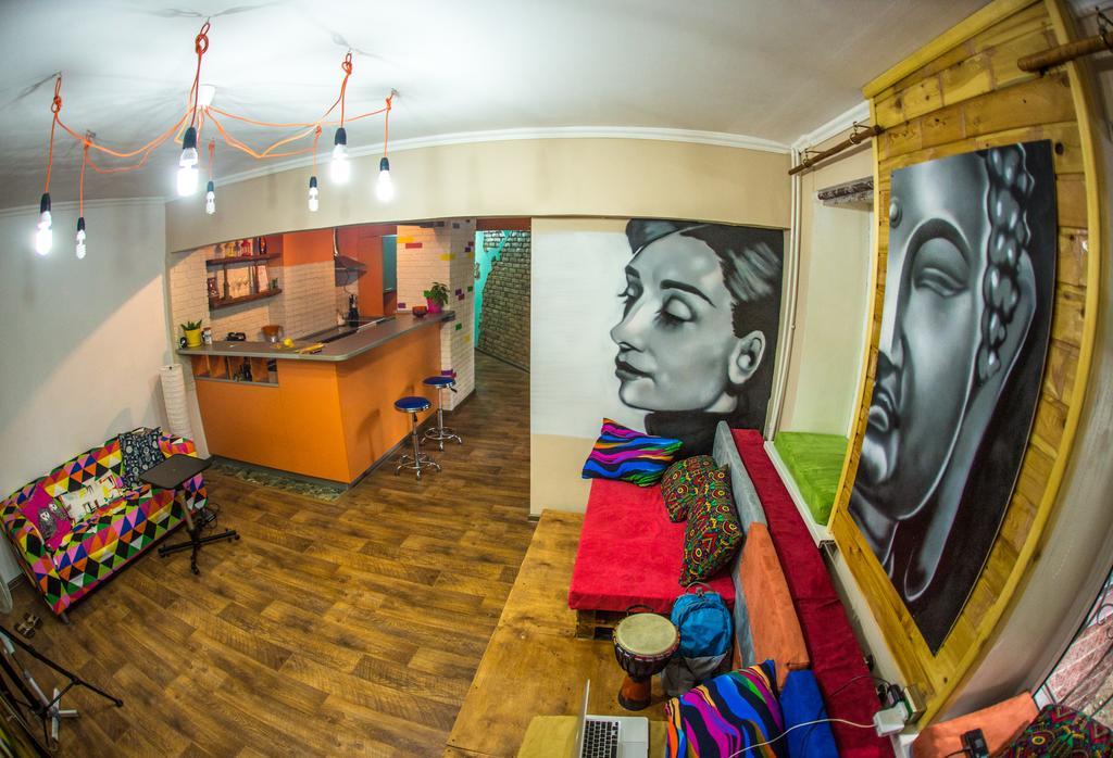 Hostel Loco Alma-Ata Exteriör bild