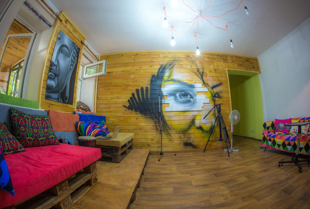 Hostel Loco Alma-Ata Exteriör bild