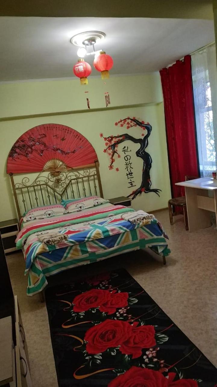 Hostel Loco Alma-Ata Rum bild